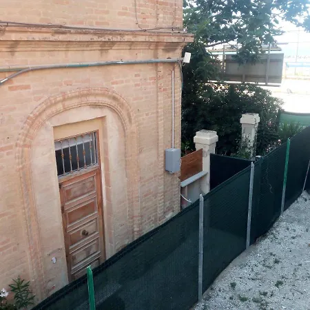 Spazioso Bilocale A Due Passi Dalla Spiaggia Appartement Falconara Marittima
